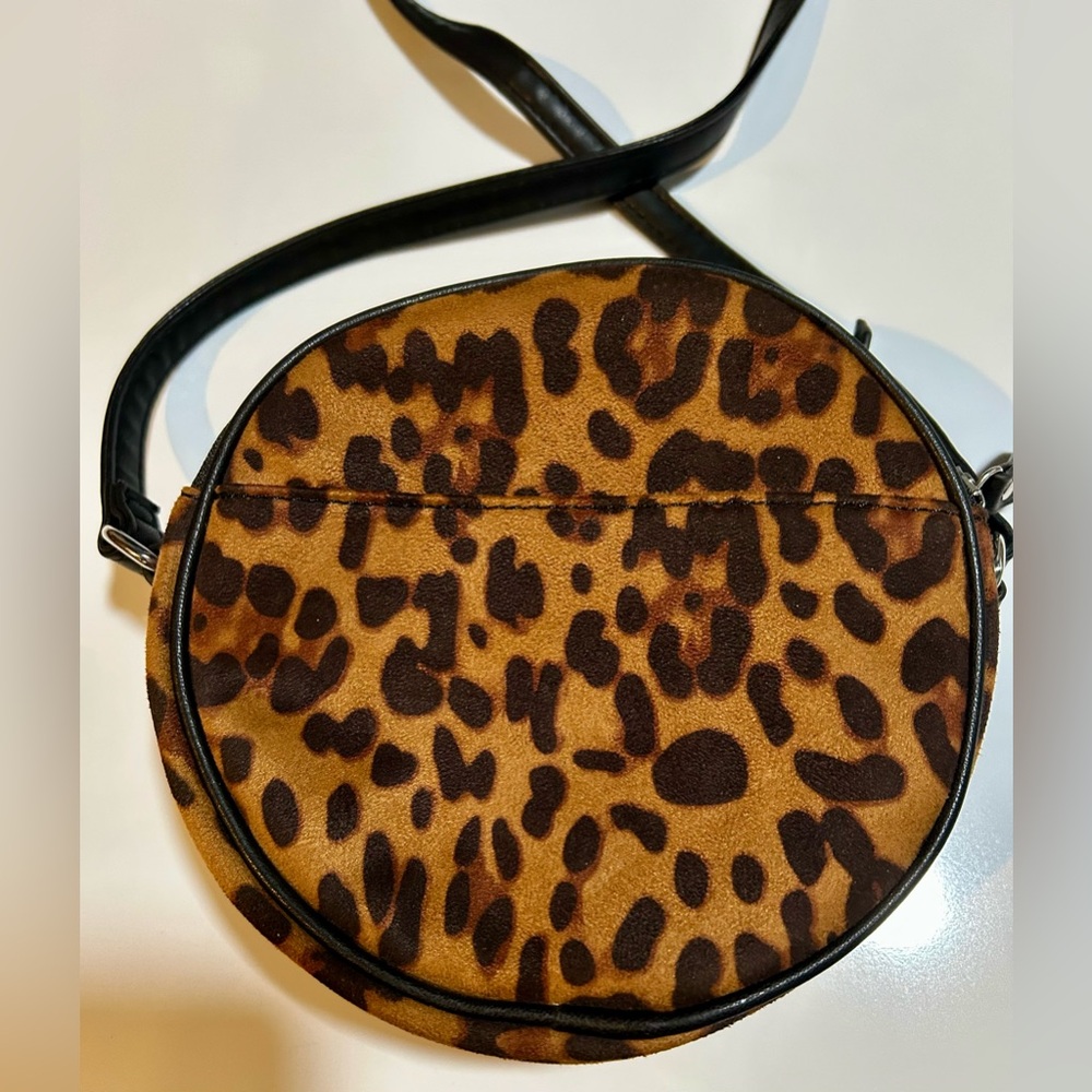 Tahari Leopard Print Crossbody Bag - Picture 3 of 16